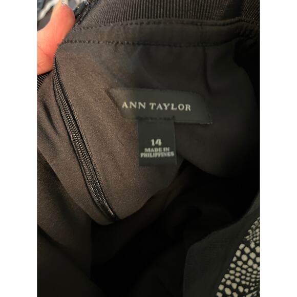 Ann Taylor Black and White Geometric Print Stretch Knit Pencil Skirt Size 14 - Picture 10 of 11